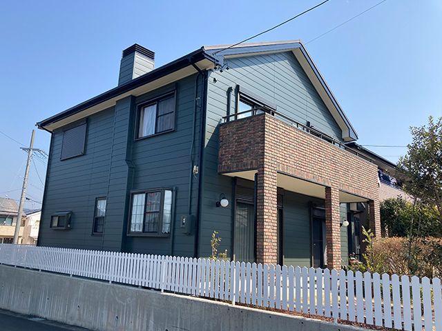 リフォーム後のモスグリーンの外壁