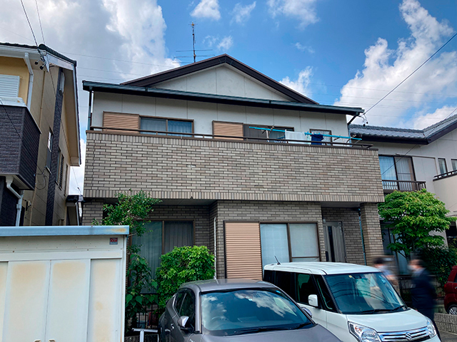 リフォーム前の築年数を感じさせる外壁