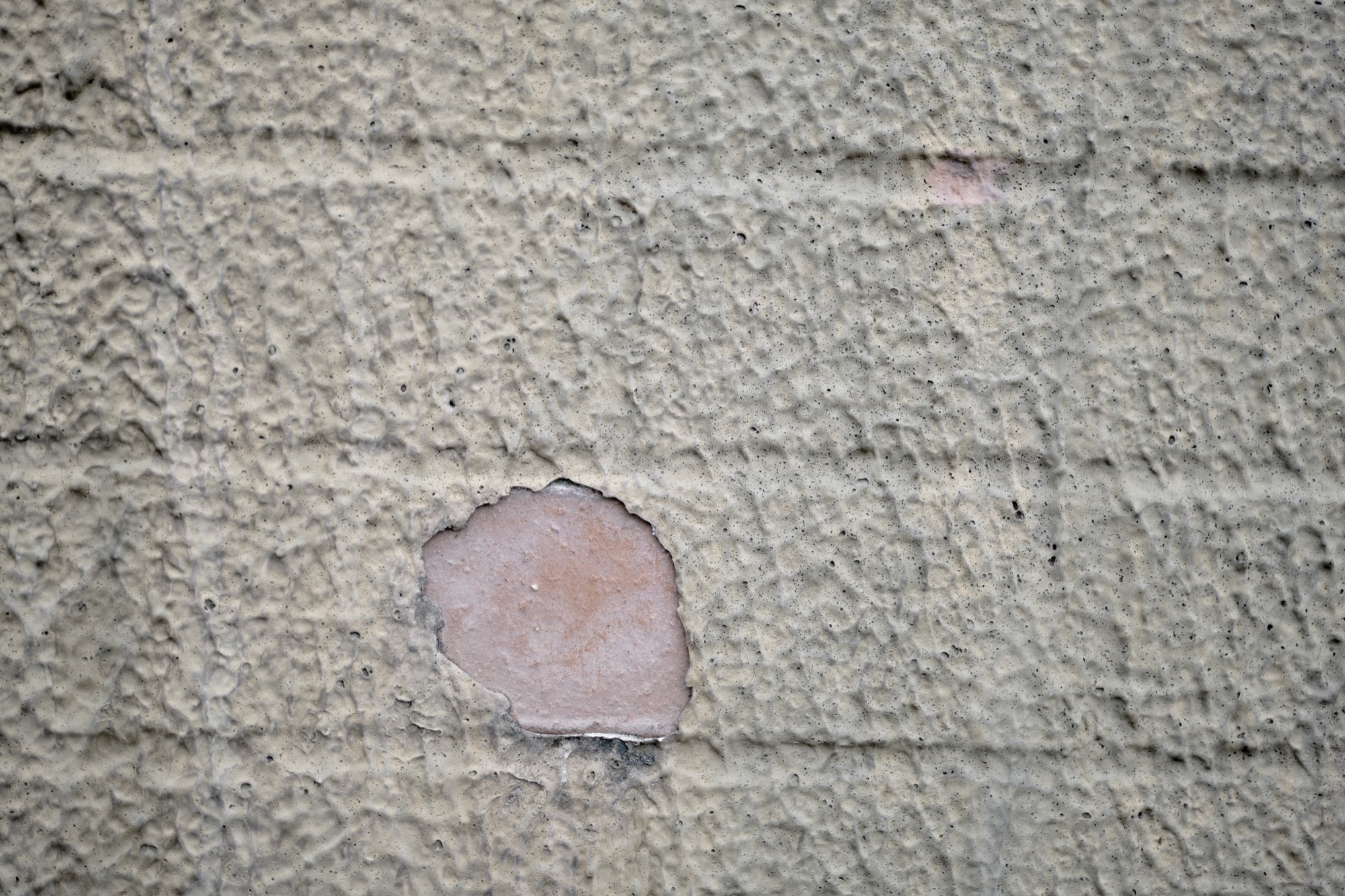 はがれ落ちた外壁