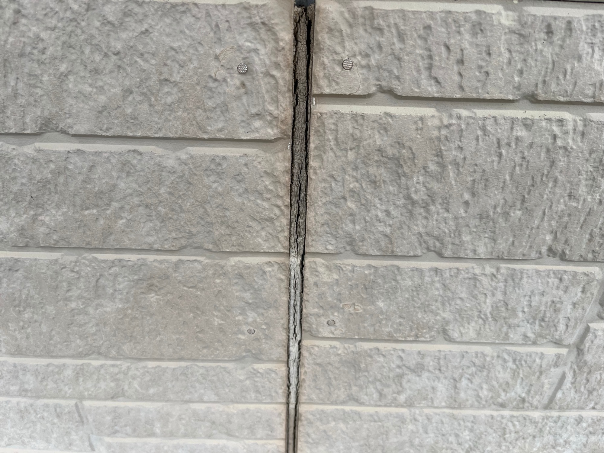 劣化したシーリング