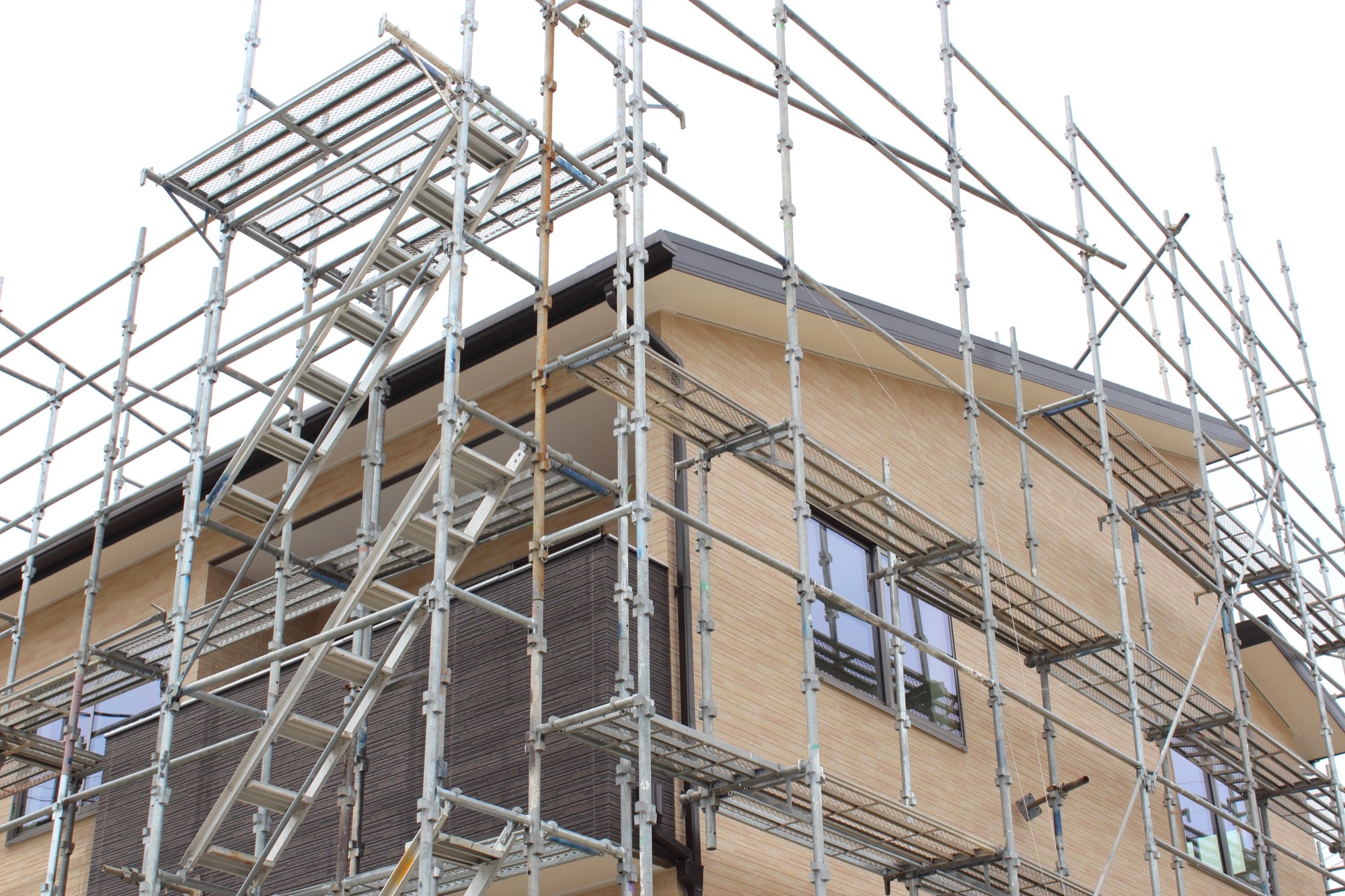 外壁リフォームのために組まれた足場