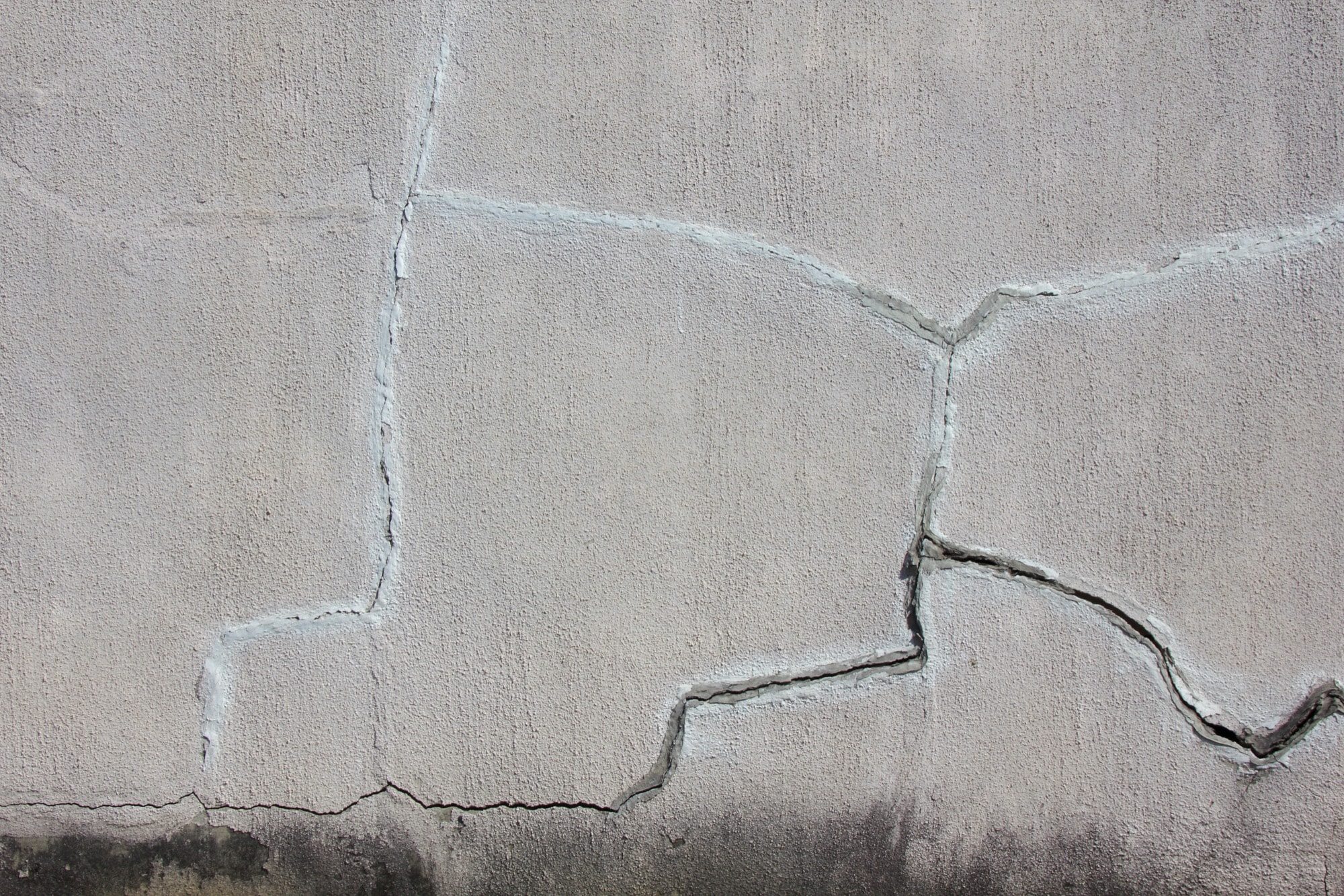 一部に修理跡のあるX字クラック