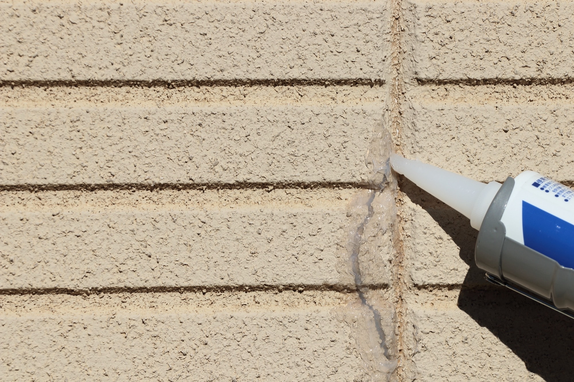 シール工法による外壁の補修工事